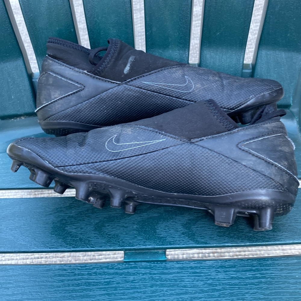 Nike Black Athletic Cleats. Phantovsn